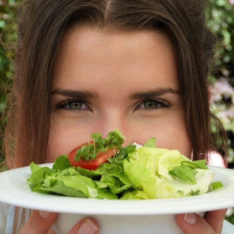 femme salade - alimentation