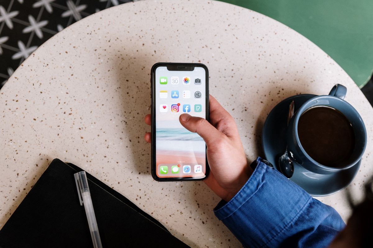 Dépendance-smartphone Personne qui utilise son téléphone portable
